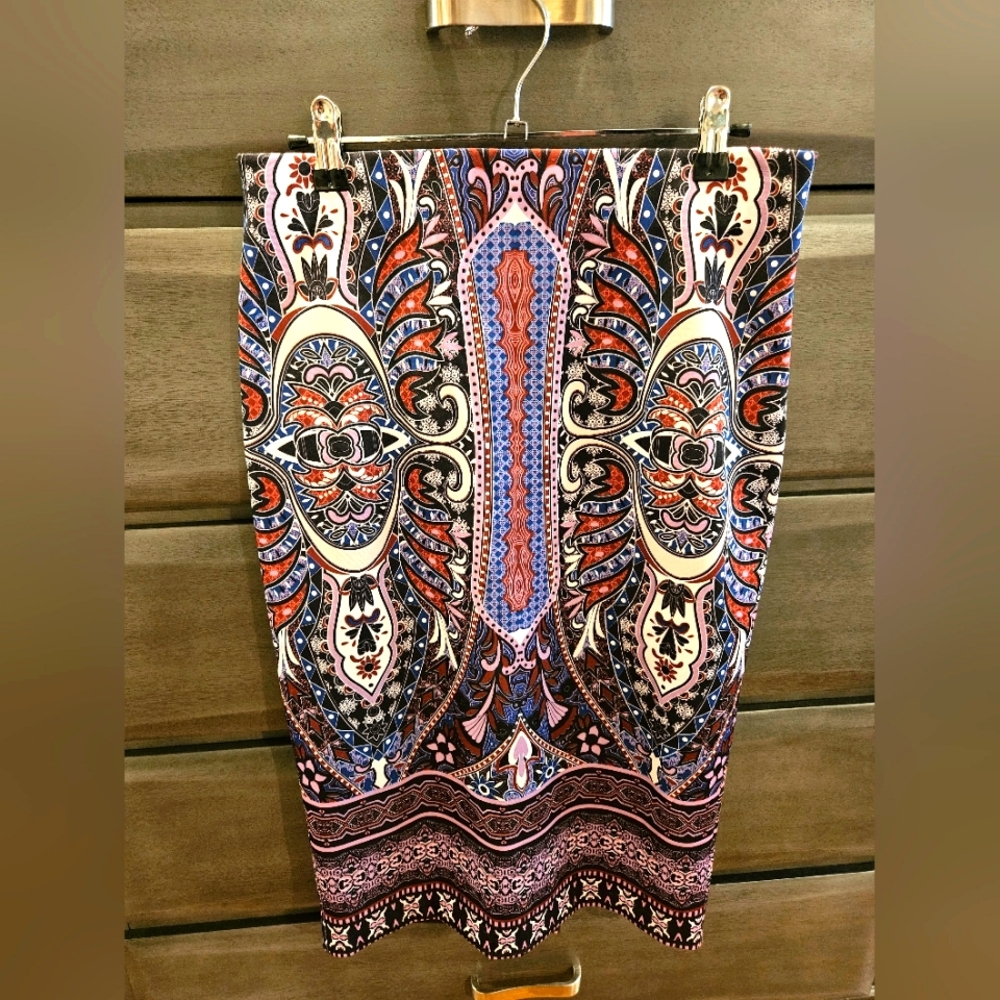 ECI Midi Graphic Print Skirt